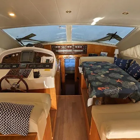 Le Sky Sailor, Ideal Lions Botel Cannes